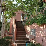 Holiday home Roses House