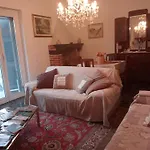 Holiday home Roses House
