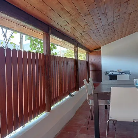 Roses House سيستري ليفانتي